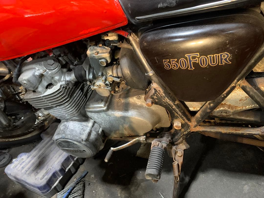 CB550F！ 部品取り車です