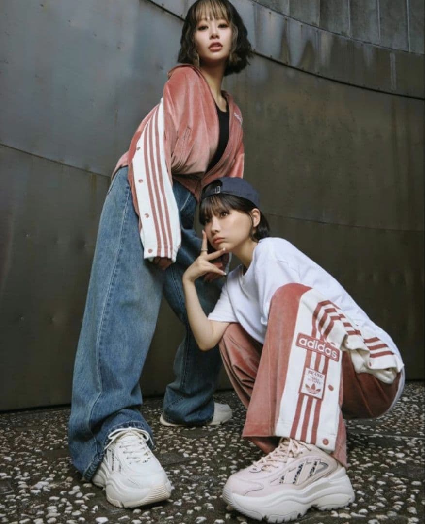 重盛さと美着用 adidas W ADIBREAK VELOUR TT Mサイズ - メルカリ