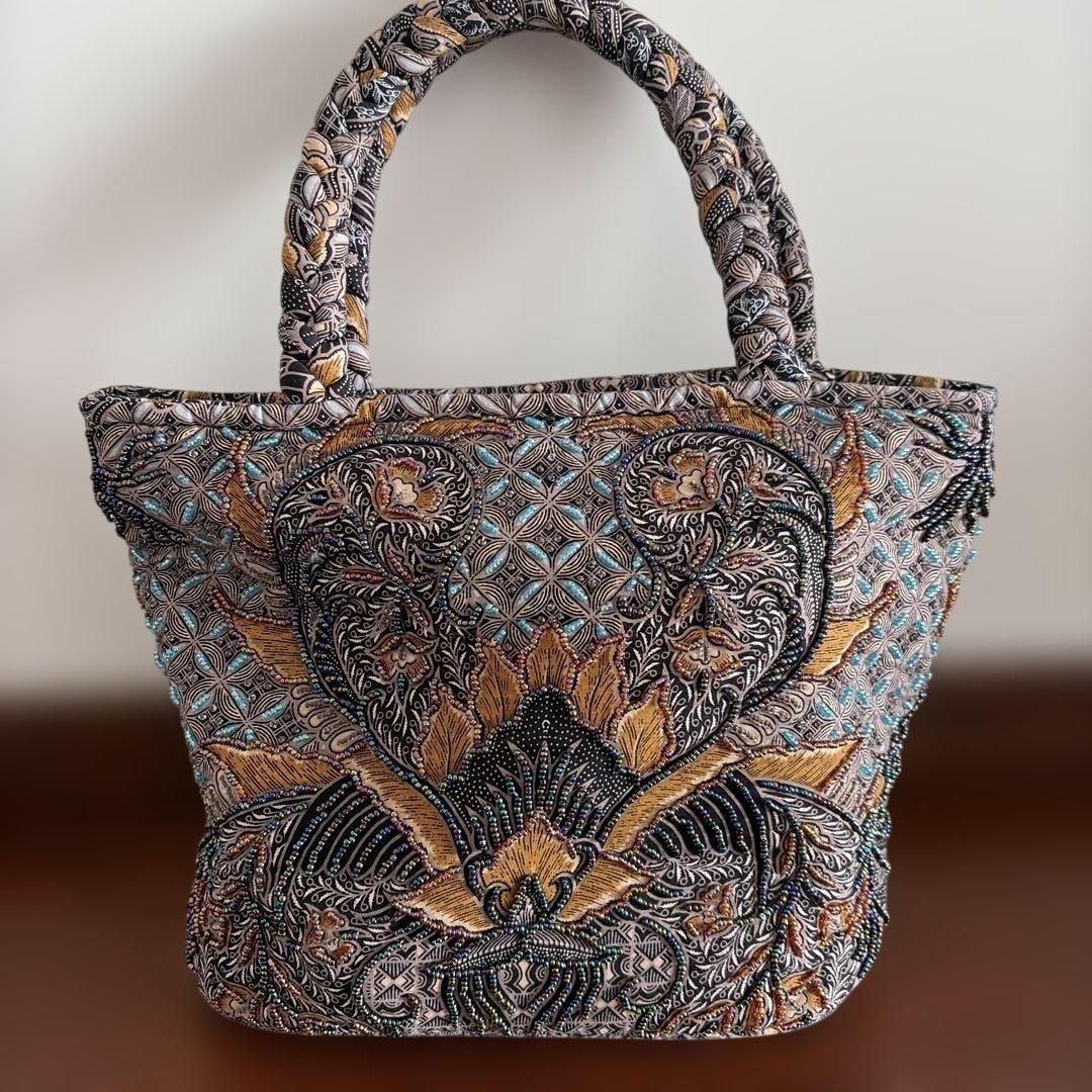 インドネシア バティックにビーズ刺繍デザイン トートバッグ - メルカリ