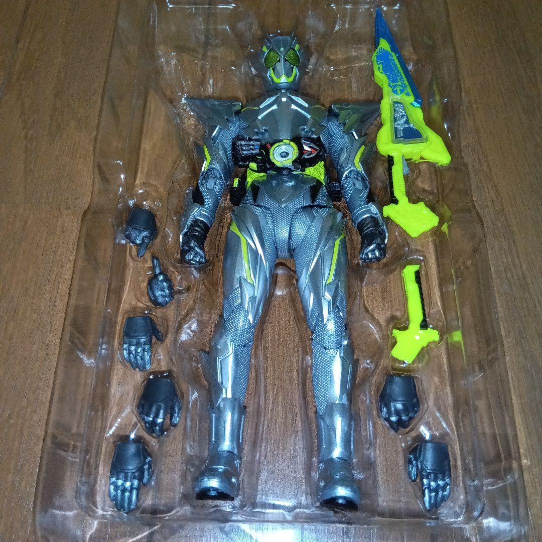 S.H.Figuarts 仮面ライダーゼロワン　メタルクラスタホッパー