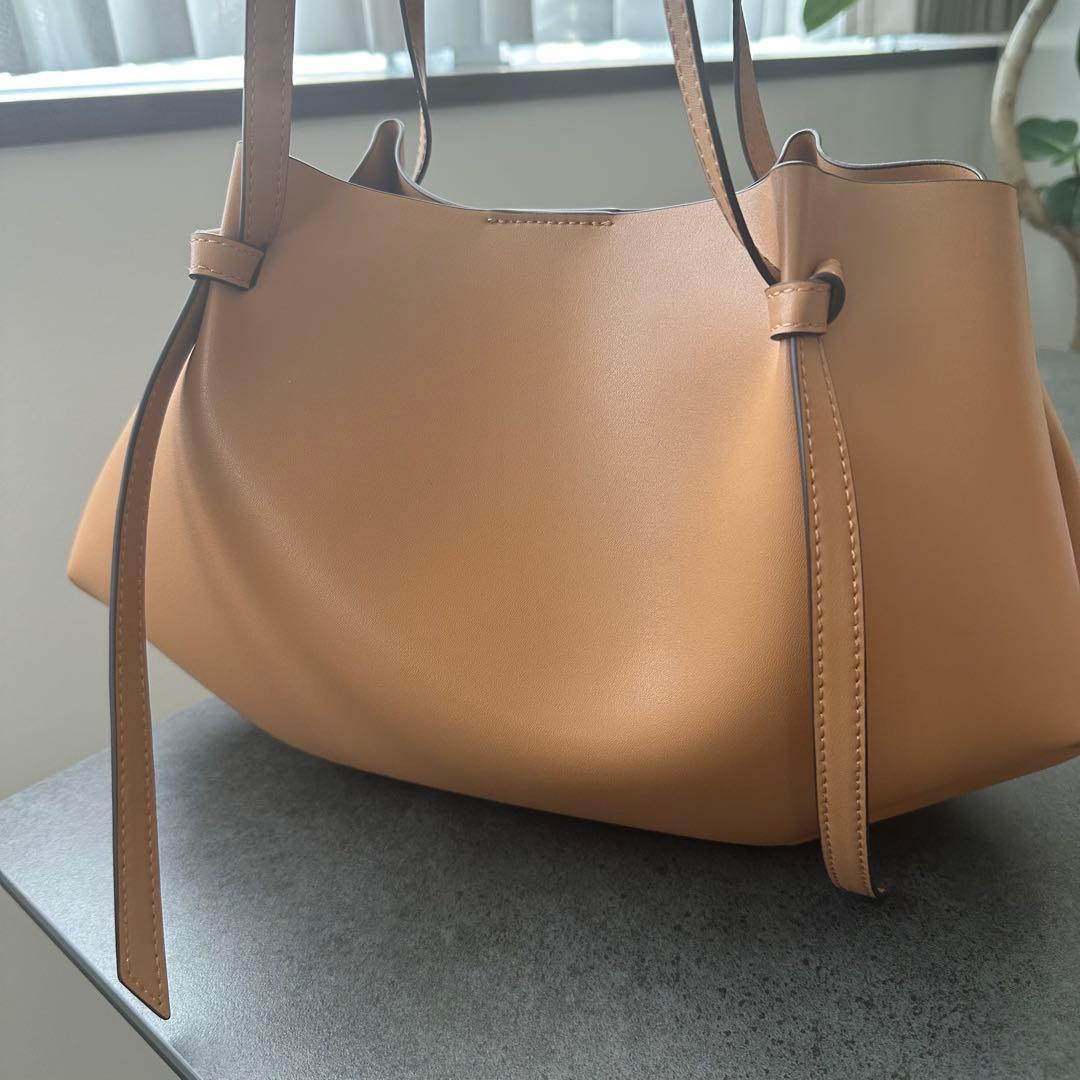 CHARLES & KEITH Calla カルラ トートバッグ - ダークモス - メルカリ