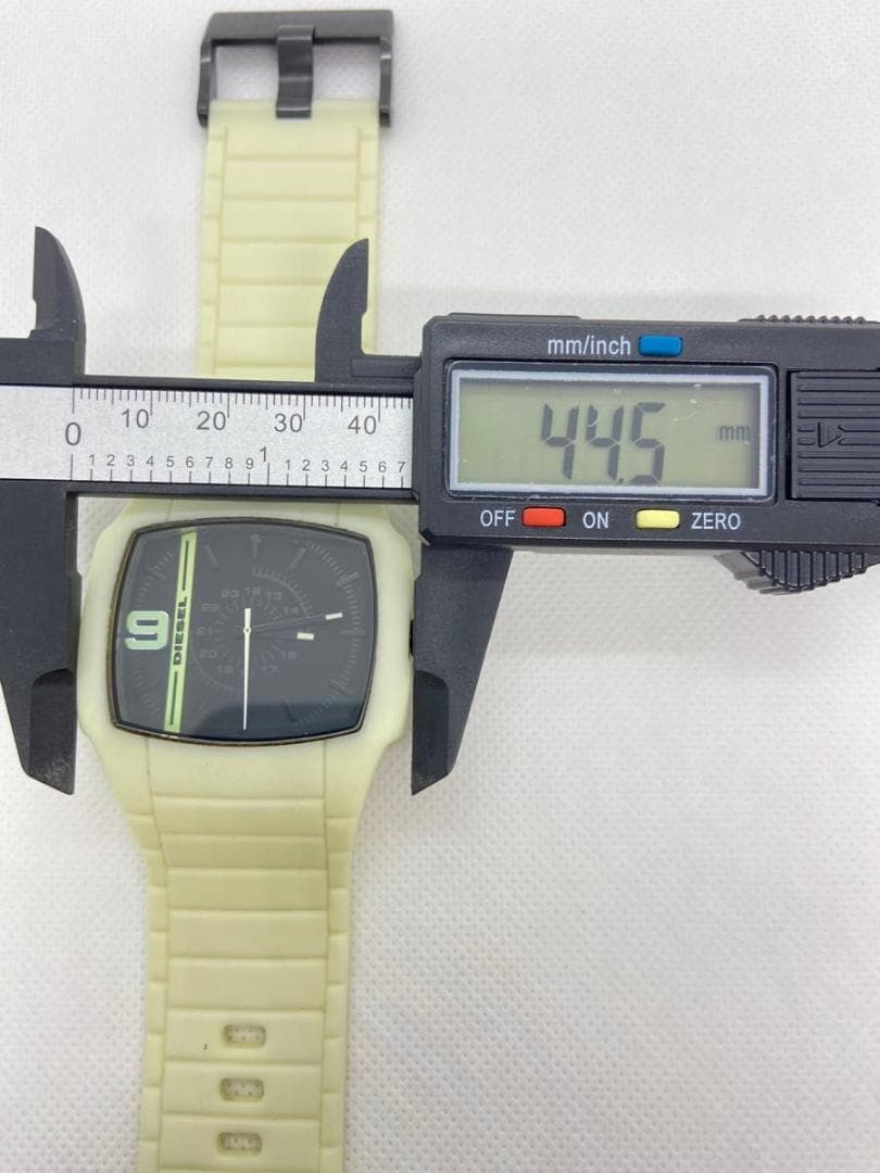 希少 蓄光】DIESEL DZ1387 スクエア 光るラバーベルト 稼働 - メルカリ