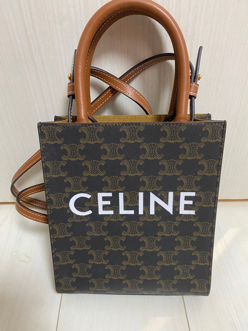 CELINE ミニバーティカルカバ トリオンフ キャンバス タン - メルカリ