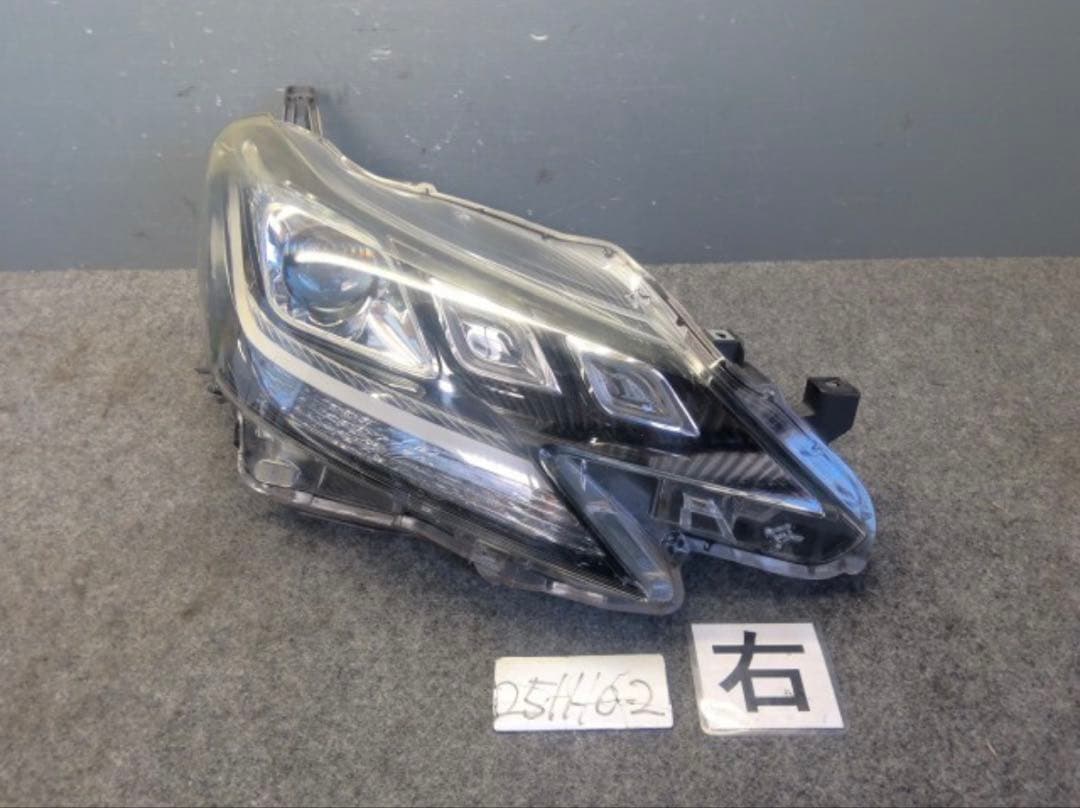 マークＸ DBA-GRX130 右ヘッドライト トヨタ（TOYOTA） マーク X GRX130 系 H24.8〜R1.12 中期 後期 右 HID