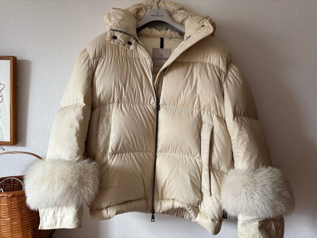 MONCLER フード付きダウンジャケット 袖ファー オフホワイト サイズ2