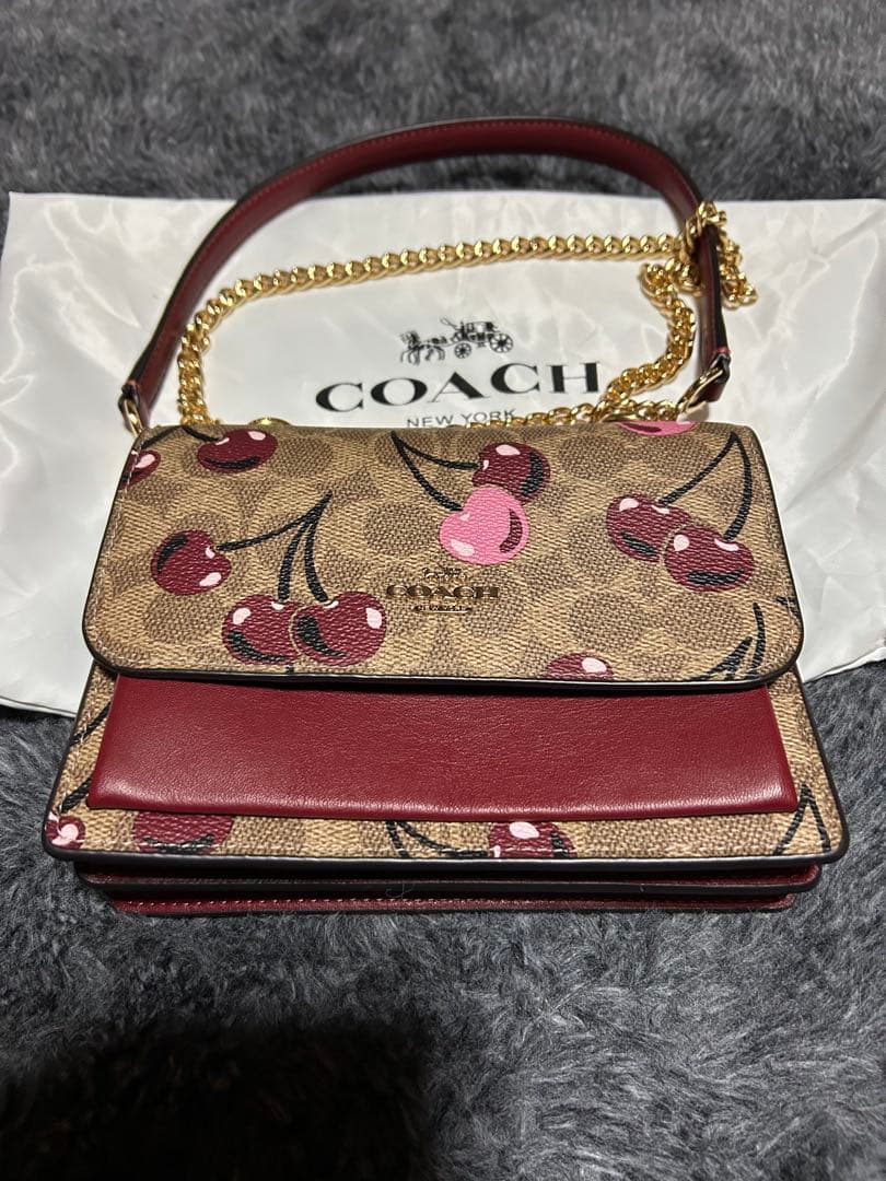 COACH チェリー柄 ショルダーバッグ COACH チェリー柄 ショルダーバッグ - メルカリ