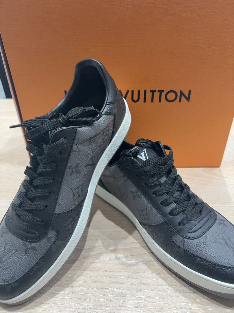 極美品 ルイヴィトン スニーカー リヴォリライン モノグラム エクリプス 8 極美品】ルイヴィトン リヴォリライン スニーカー モノグラム 白 26cm