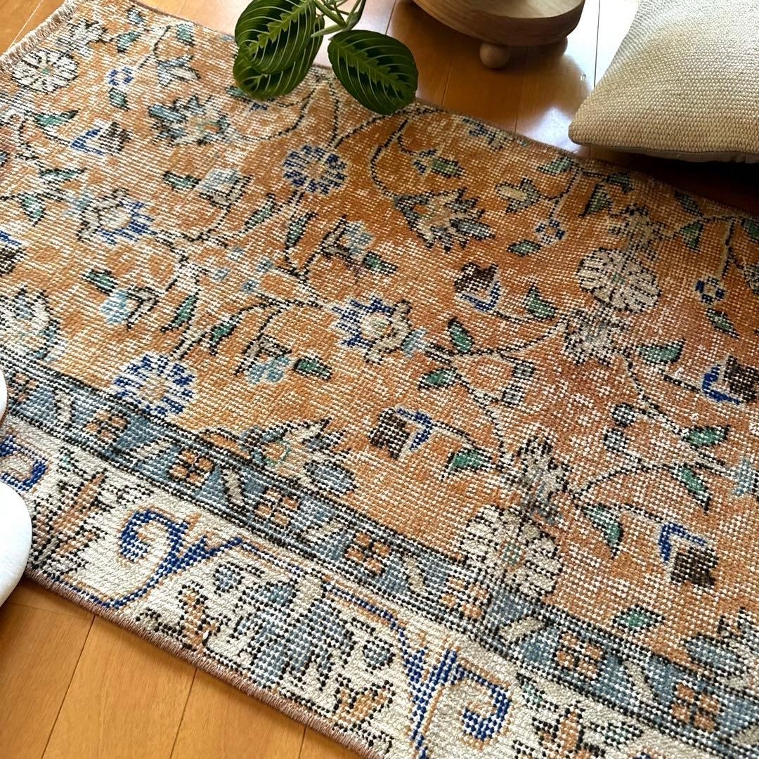 56×120ペールオレンジ 青い花 ボタニカル トルコヴィンテージラグ