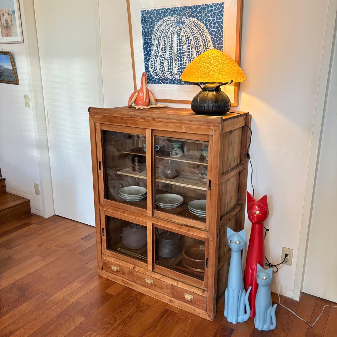 大正硝子 【 100年 水屋箪笥 】真鍮取手 ゆらゆらガラス 古い木製食器