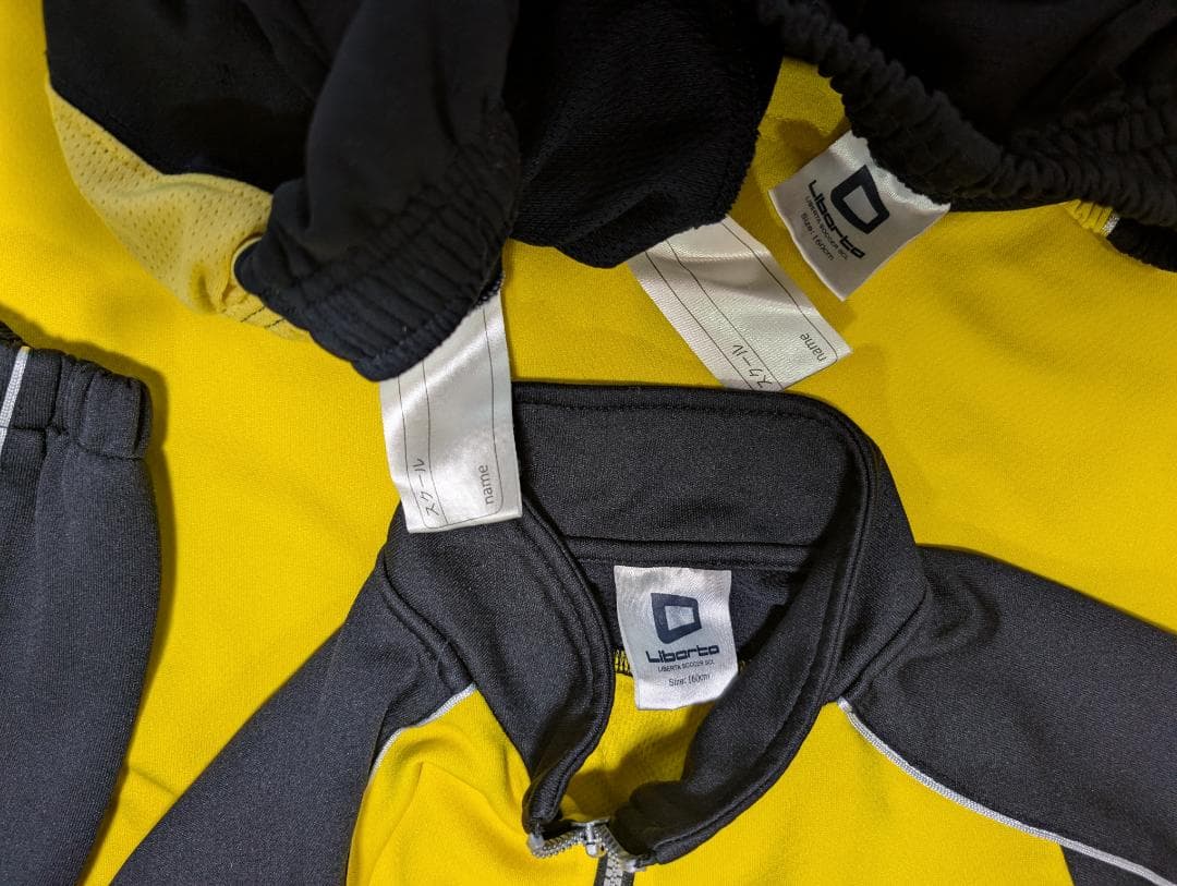 箱あり 美品【（160）サッカー リベルタのユニフォーム4点・ソックス