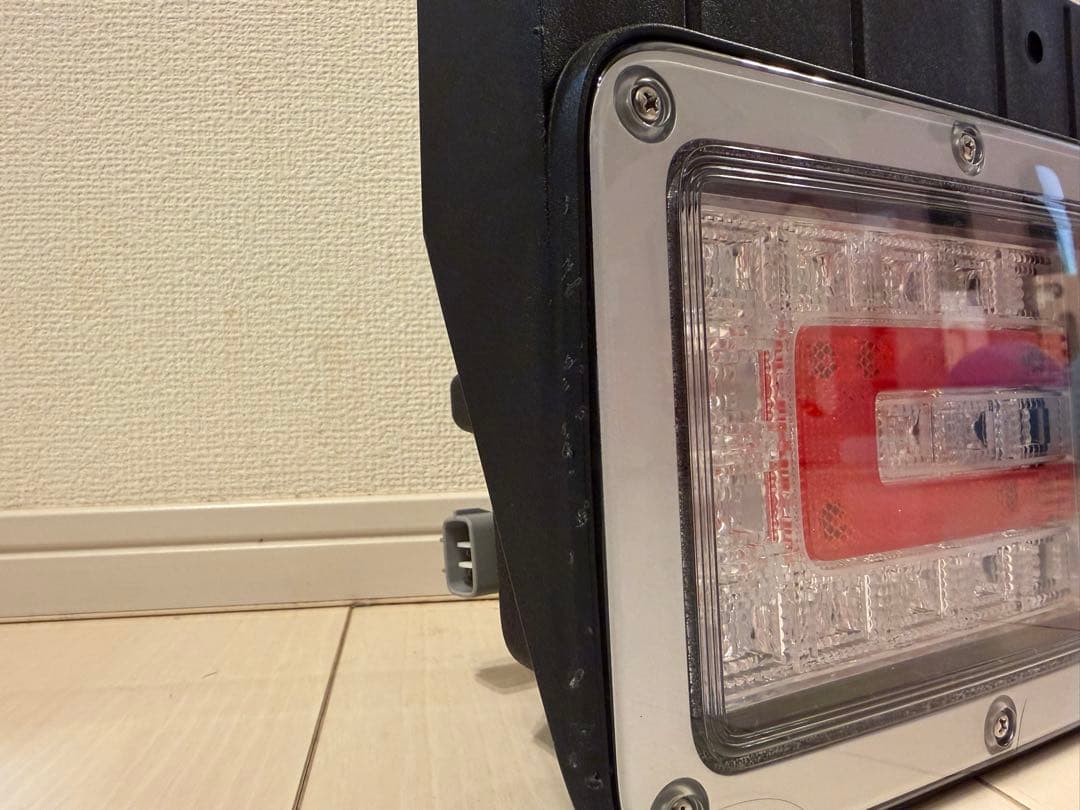 日野自動車17プロフィア純正テールランプ - メルカリ