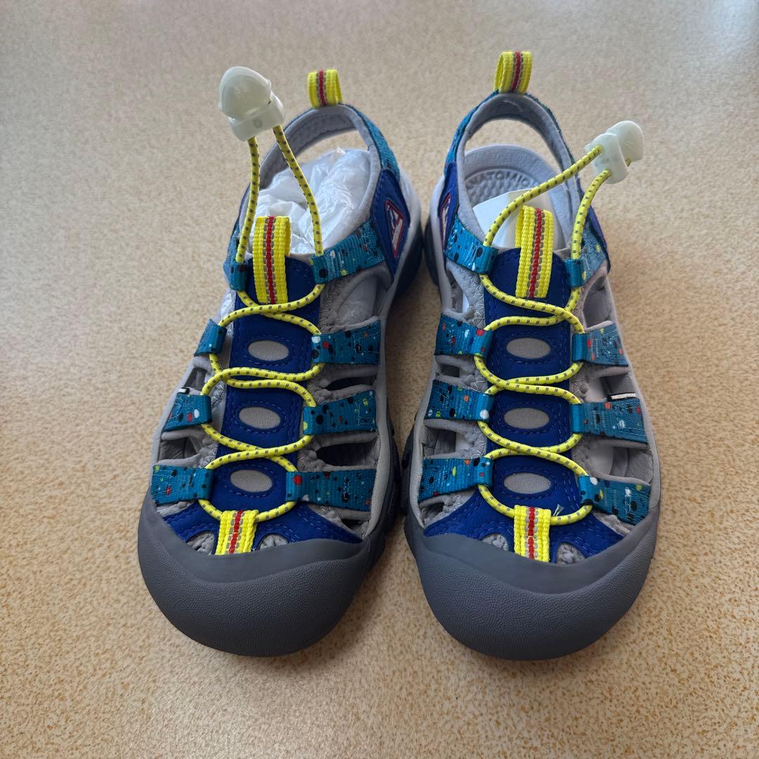 KEEN カラフル サンダル - メルカリ