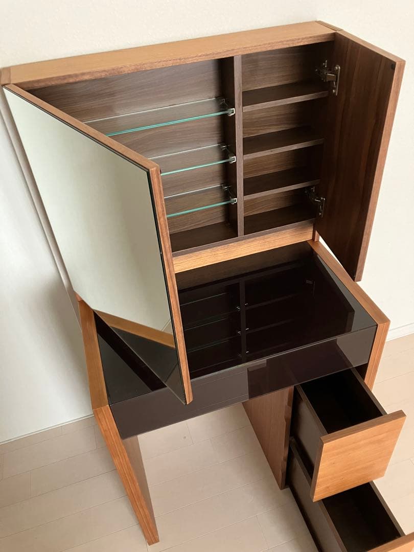 小樽 モーダエンカーサ ドレッサー 天然木 ガラス 値下げしました】モーダ・エン・カーサ(moda en casa) ドレッサー