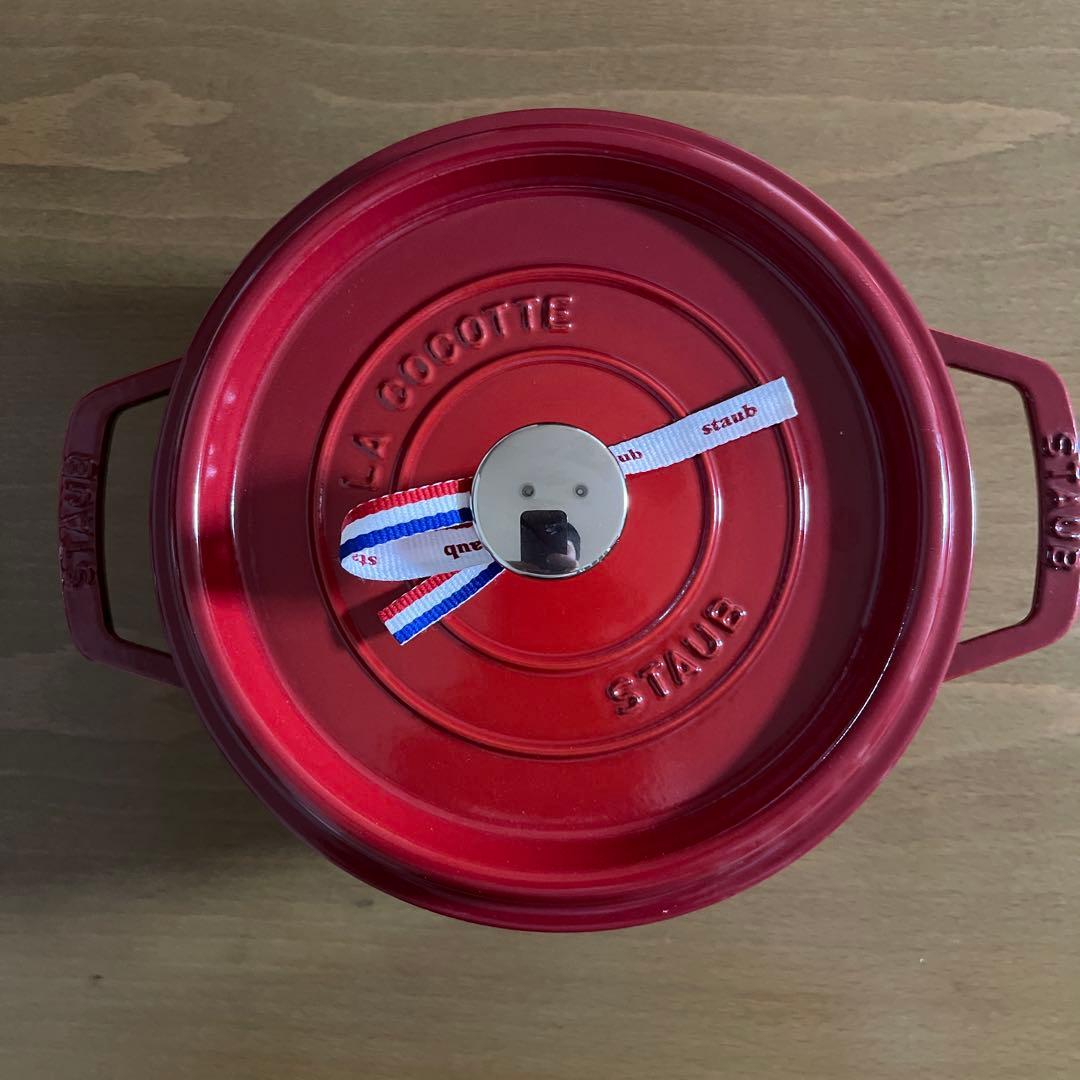 STAUB ココットラウンド鋳鉄製　赤色 両手鍋 22cm Staub（ストウブ） ココット鍋 ピコ ココット ラウンド 22cm STAUB 黒