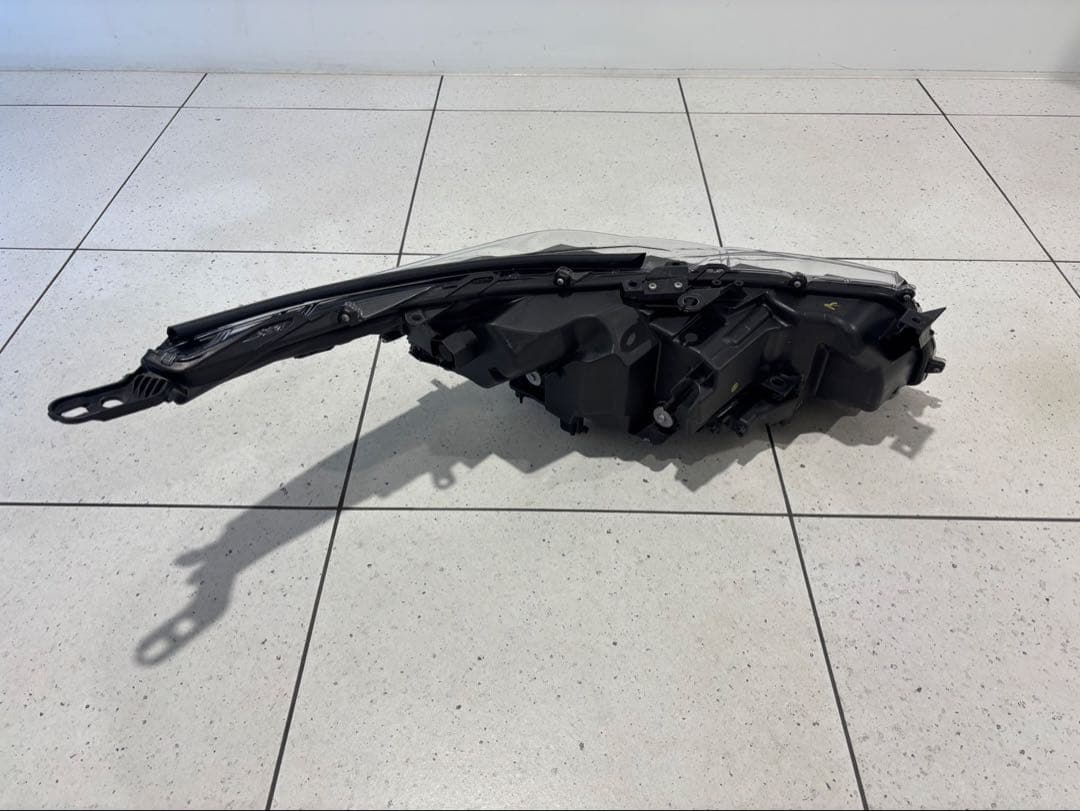 プリウスPHV 左ヘッドランプASSY ＃81185-47560 - メルカリ