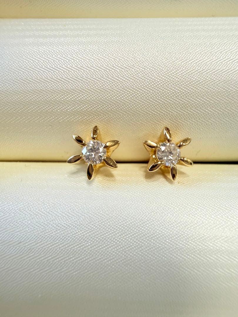 花形K18 ピアス 0.9g ダイヤモンド0.18ct