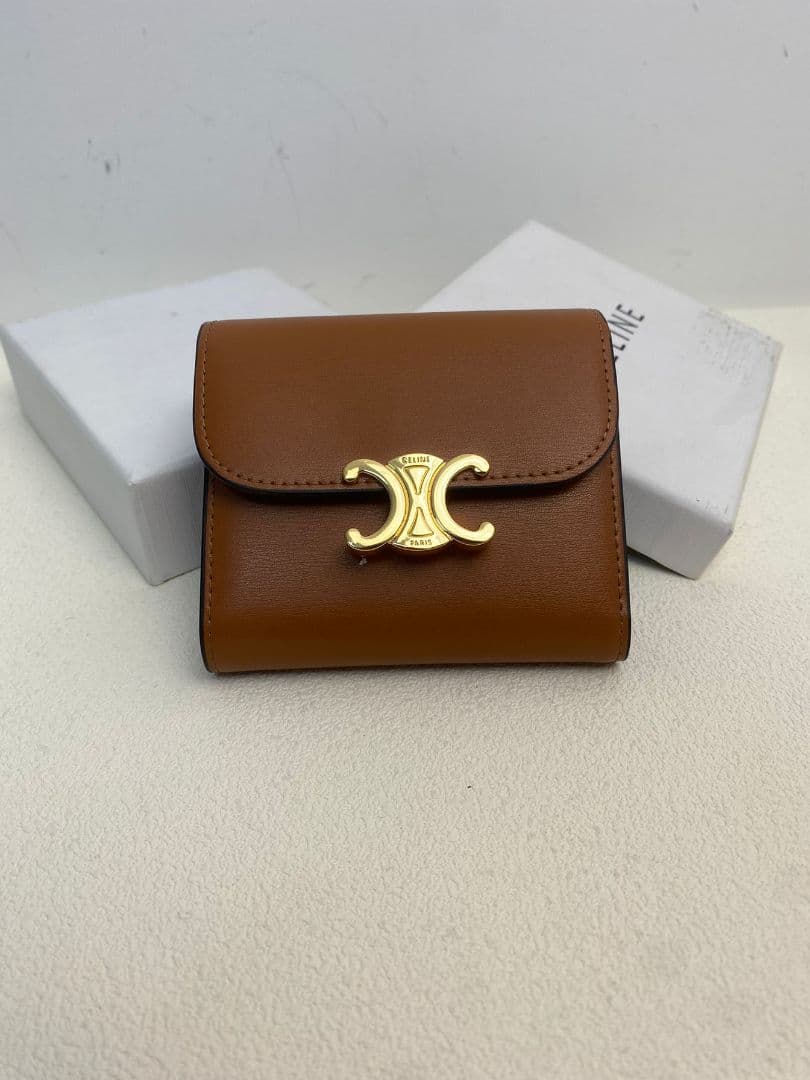 CELINE ブラウン 三つ折り財布 - メルカリ