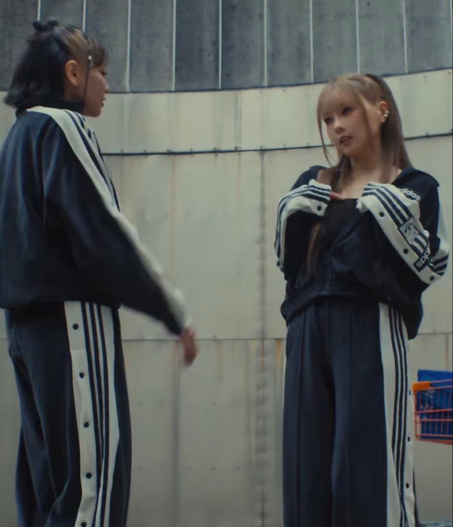 新品S⭐️当日⭐️adidas W ADIBREAK VELOUR TT 重盛さと美 - メルカリ