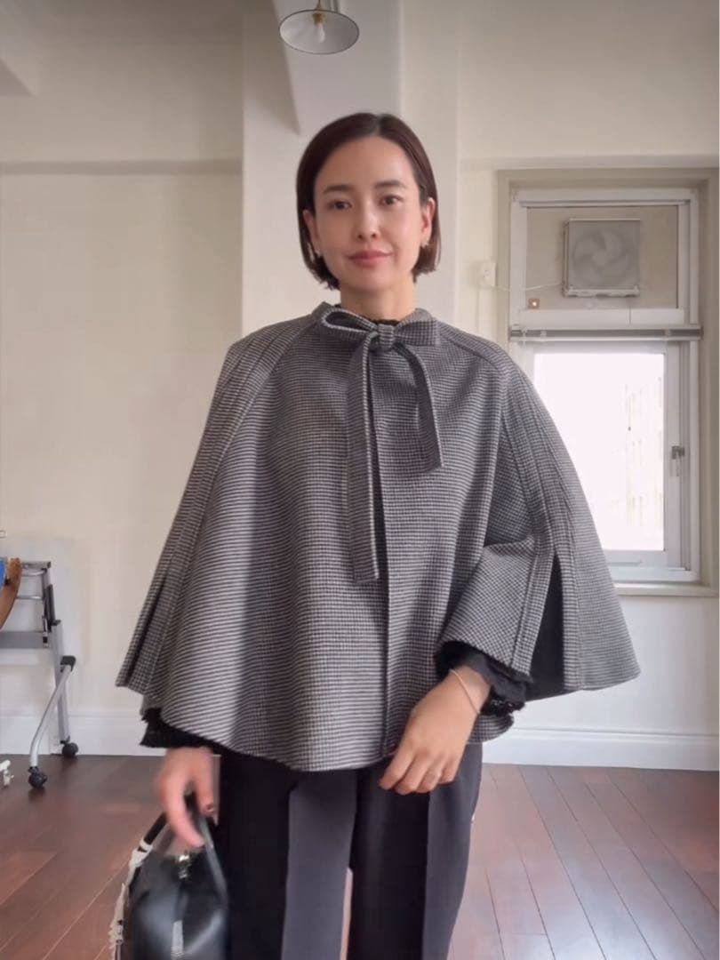 今期AW試着のみ】OHGA BOWTIE PONCHO 千鳥 - メルカリ