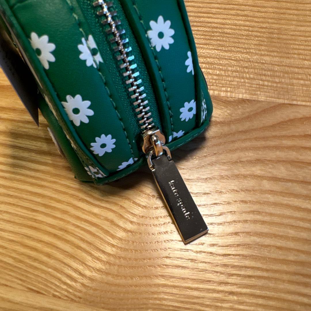 ケイトスペード チャーム コインケース 緑色 新品タグ付き 小物入れ