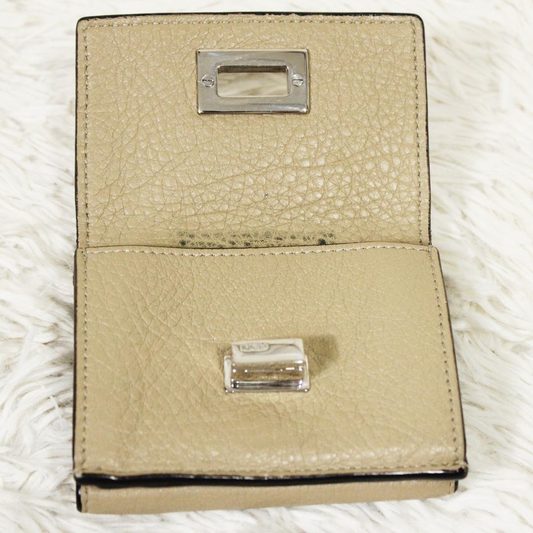 フェンディ 三つ折り財布 マイクロピーカブー ターンロック レザー