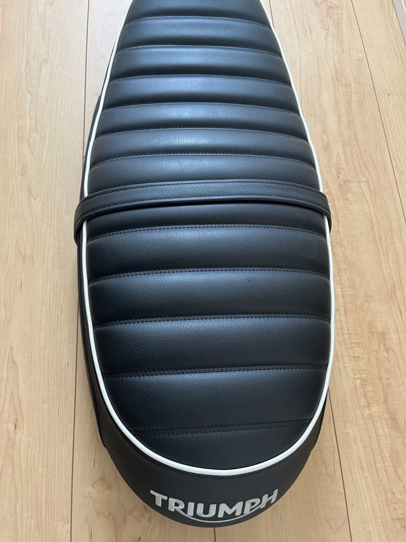 トライアンフ ボンネビル T100T120 水冷 純正OP ローダウンシート