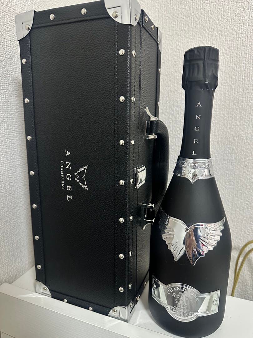 エンジェル シャンパン ブリュット ブラック 専用ケース付き Amazon.co.jp: エンジェル シャンパン NV ブリュット ブラック [ANGEL