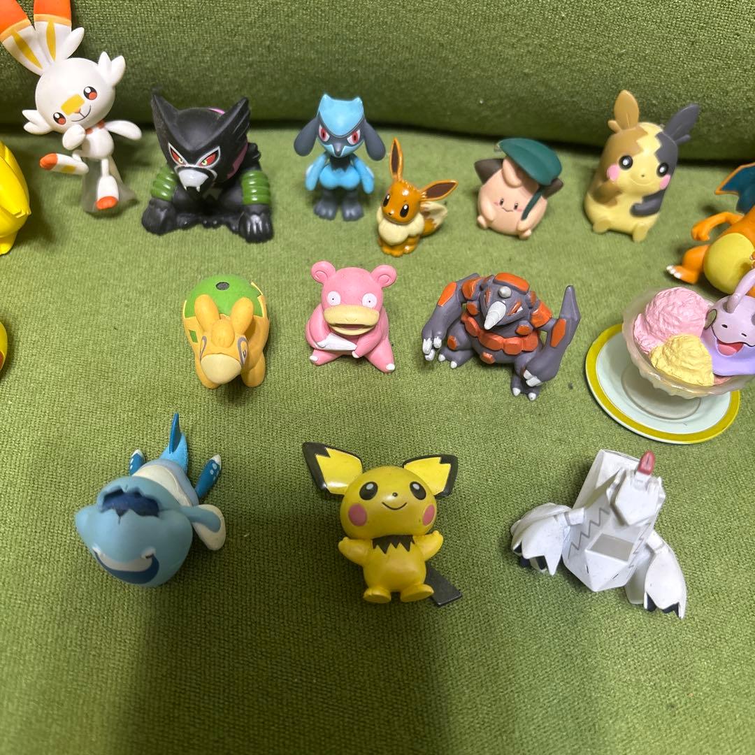 ポケモン ミニフィギュアセット16体 おまけ:ハッピーセットピカチュウ