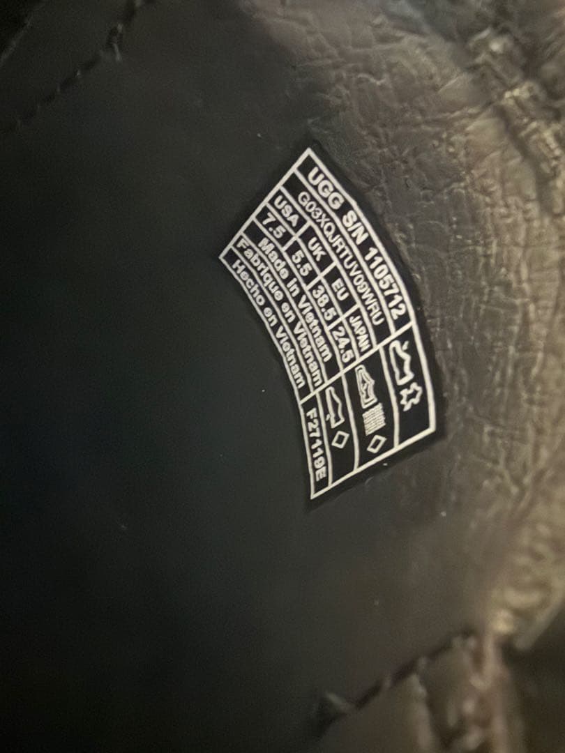 【UGG】24.5cm 黒 レザースリッポンスニーカー