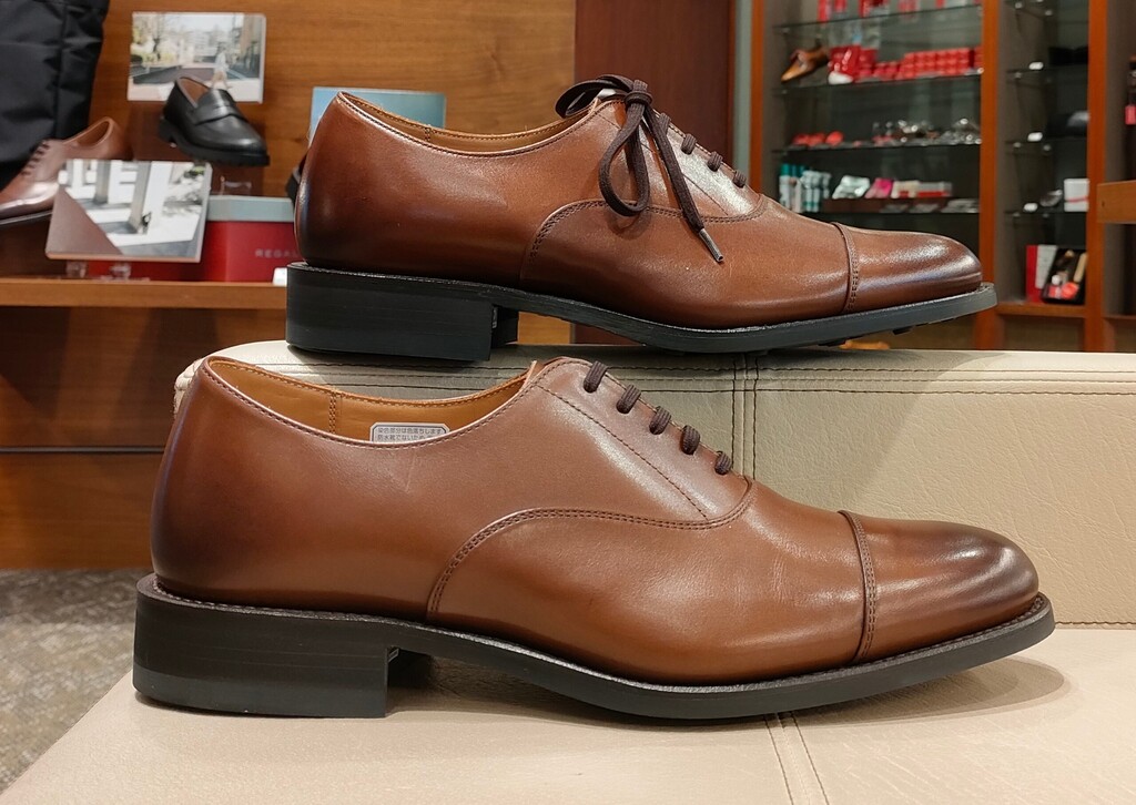 生の証』が刻まれやすい個性あふれるブラウンカラー | 靴のリーガル