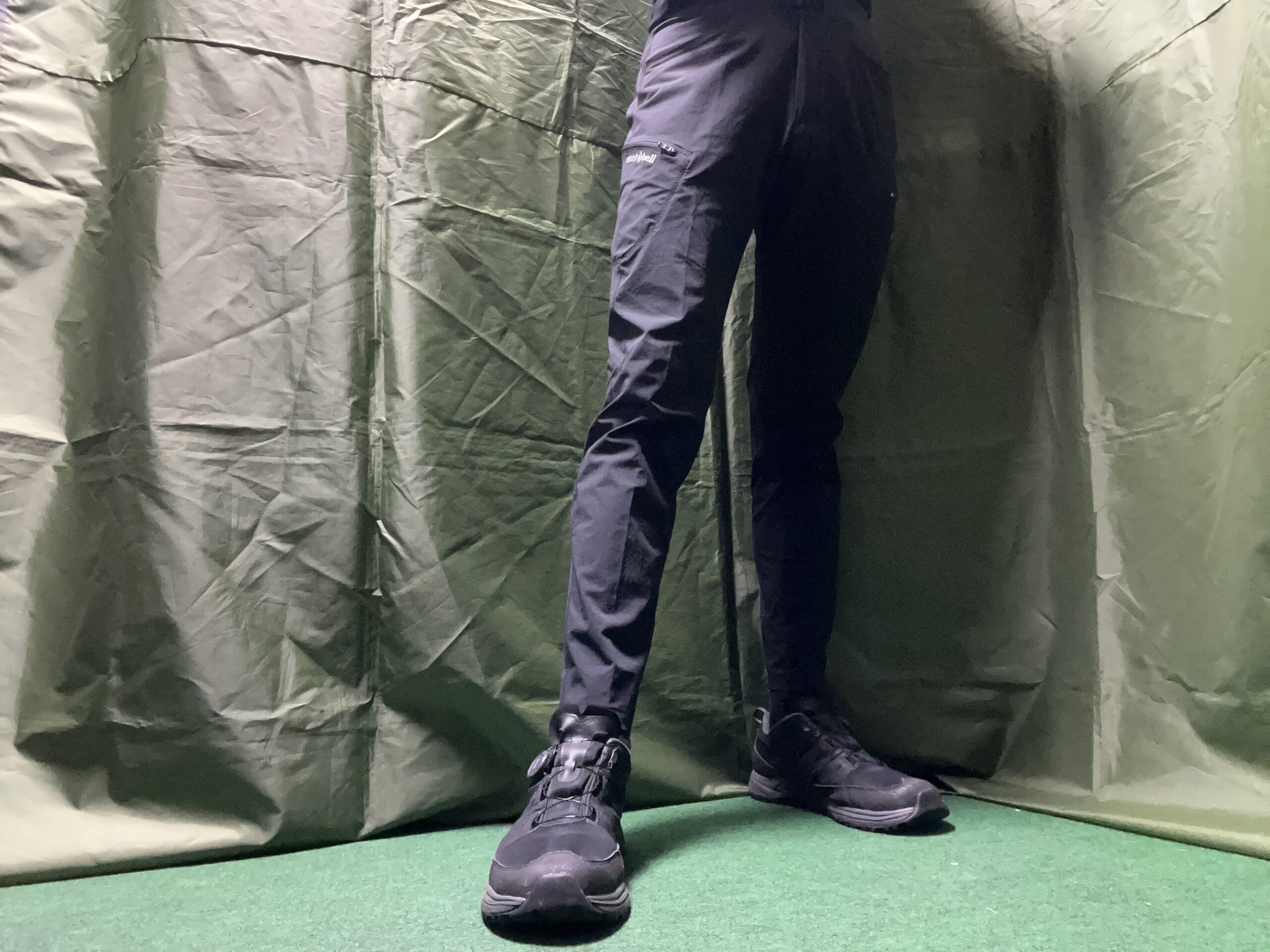 モンベル・ペダリングパンツライト】洗練されたスキニーなシルエットが