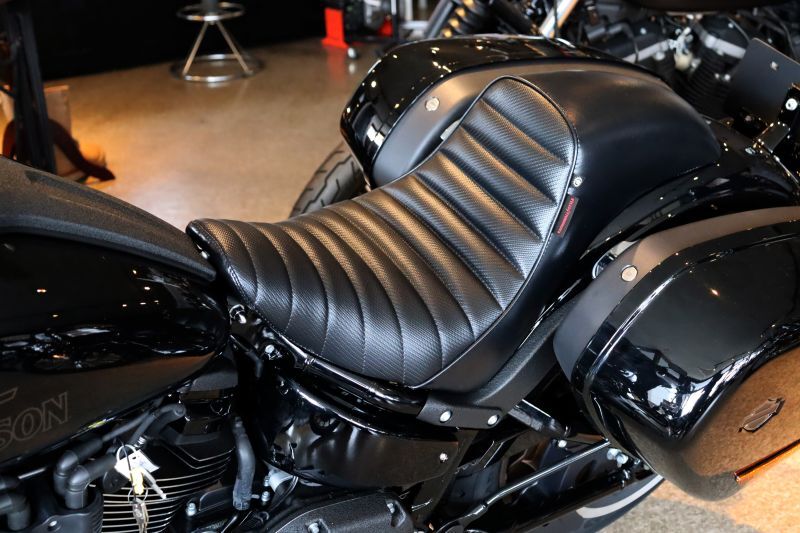 18~'24 M8用 ガンファイターシート ※※在庫なしの場合発送まで2か月ほど