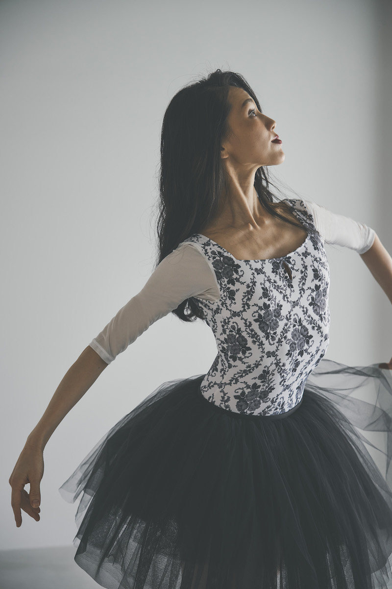 stina / type U ballerina + / Sonata Noire