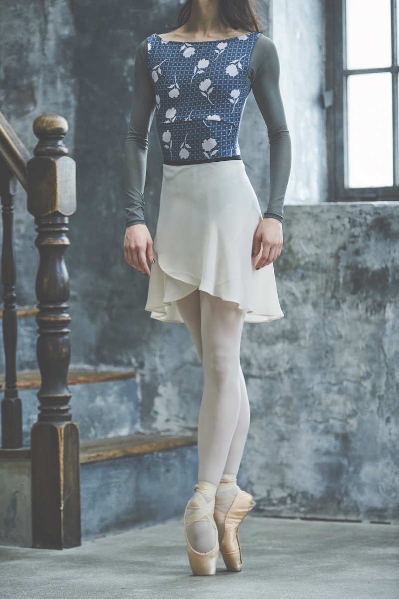 stina / black ribbon wrap skirt / short / ivory