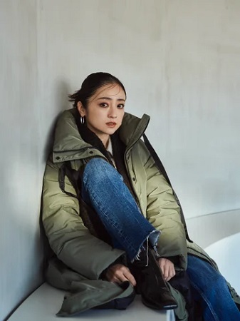 安達祐実さんとDUVETICAがコラボ！ダウンジャケット＆ロング丈コートが