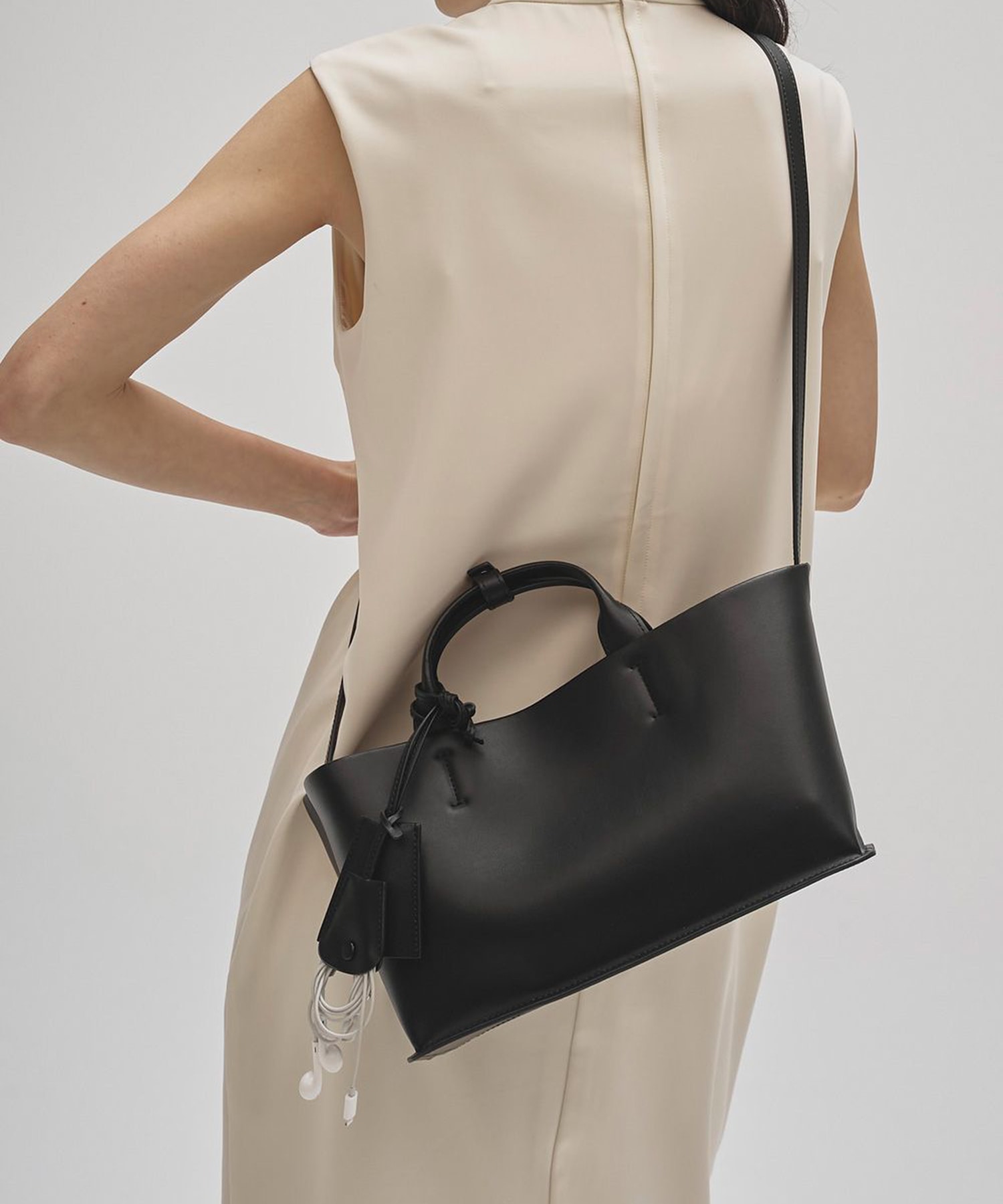 Useful Leather Bag (M)(FREE BLACK): TODAYFUL: WOMENS｜ STUDIOUS