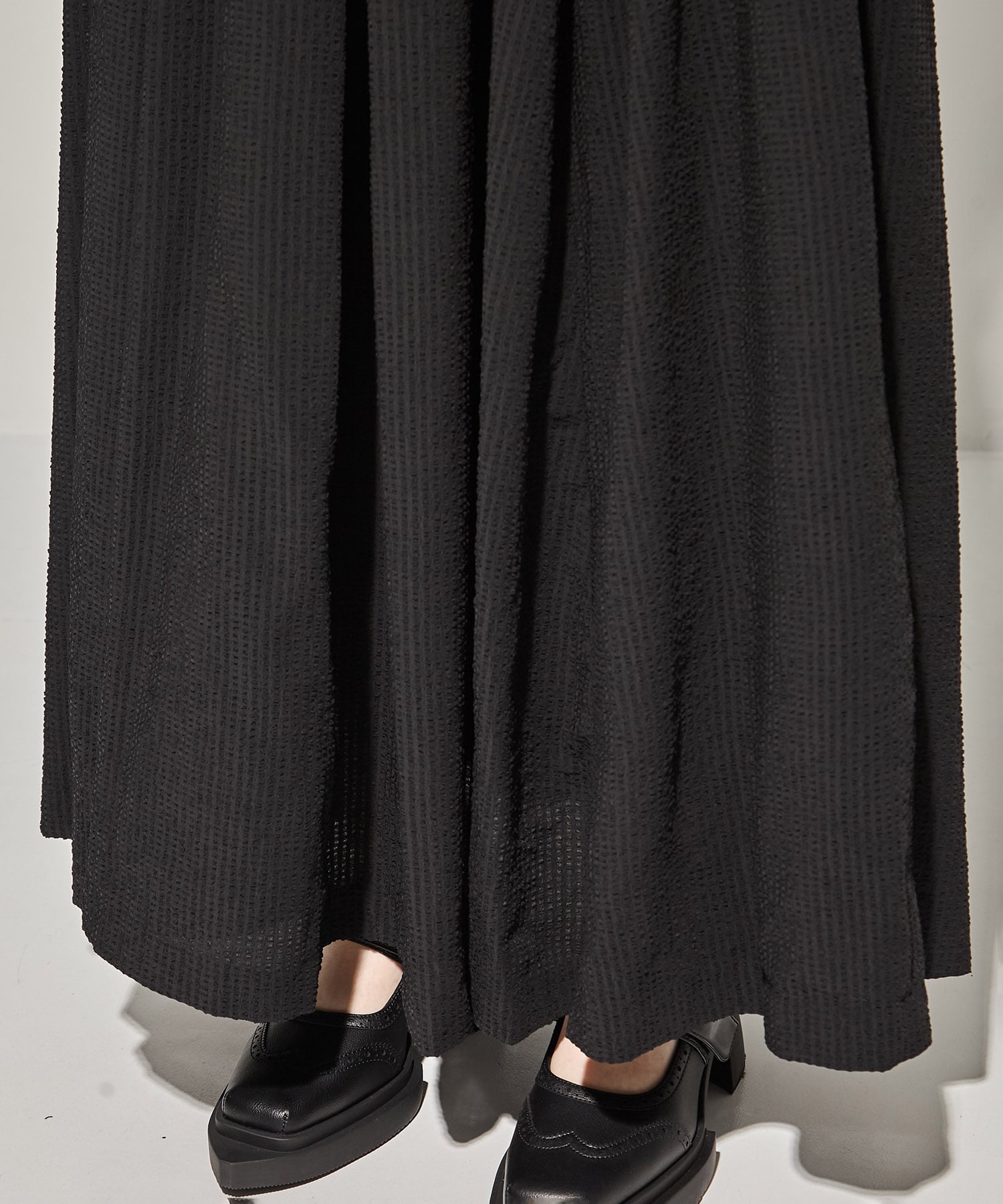 SEERSUCKER VOLUME HEM DRESS(S BLACK): AMERI: WOMENS｜ STUDIOUS