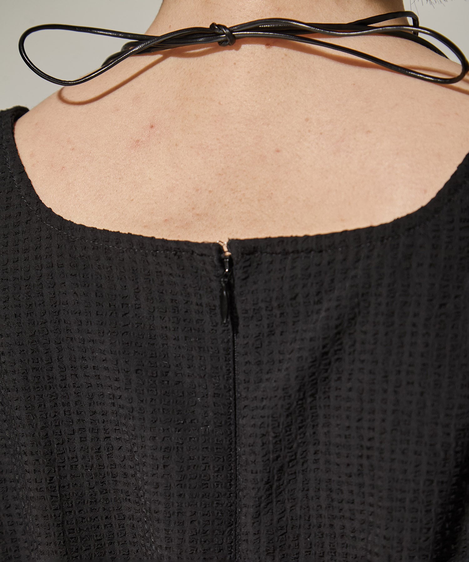 SEERSUCKER VOLUME HEM DRESS(S BLACK): AMERI: WOMENS｜ STUDIOUS