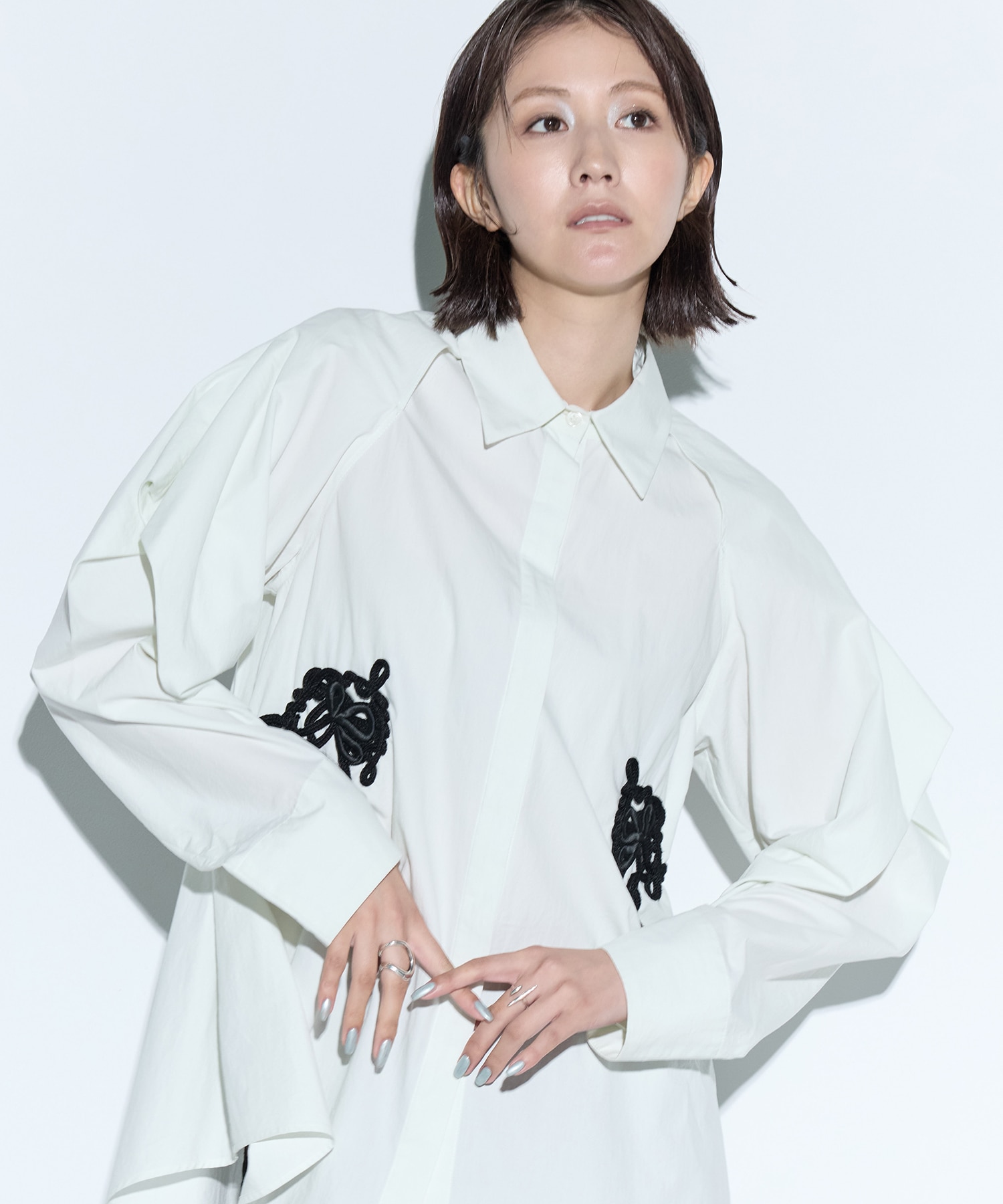 Trillium embroidered shirt(FREE WHITE): MURRAL: WOMENS｜ STUDIOUS