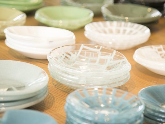 スタイルコラム | ガラスなのに丈夫！5年ぶりにサブロウさんの器が