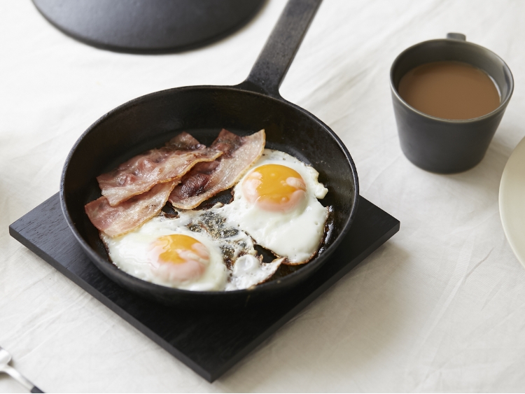 toki no niwa/鉄鋳物フライパン -100年使えるから一生ものになる、漆