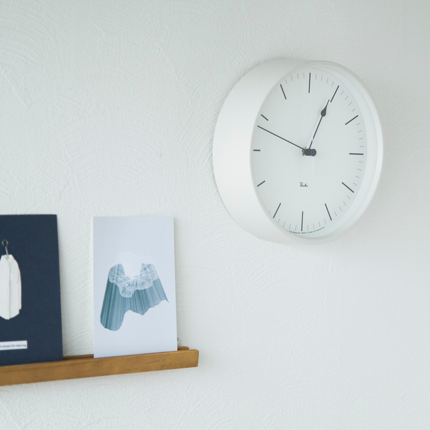 Lemnos/電波時計 RIKI STEEL CLOCK 0824 ホワイト -デザイン性と視認性