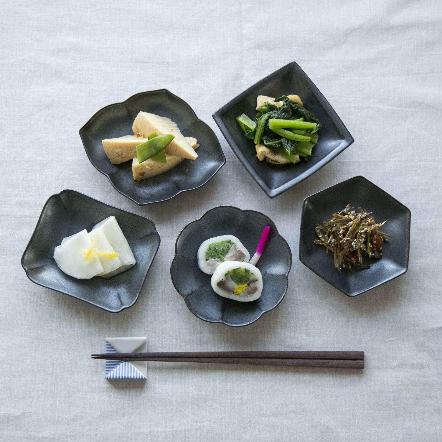 KIHARA/六角小皿 黒鉄砂 -かたちの違いを楽しみたい、シックな豆皿