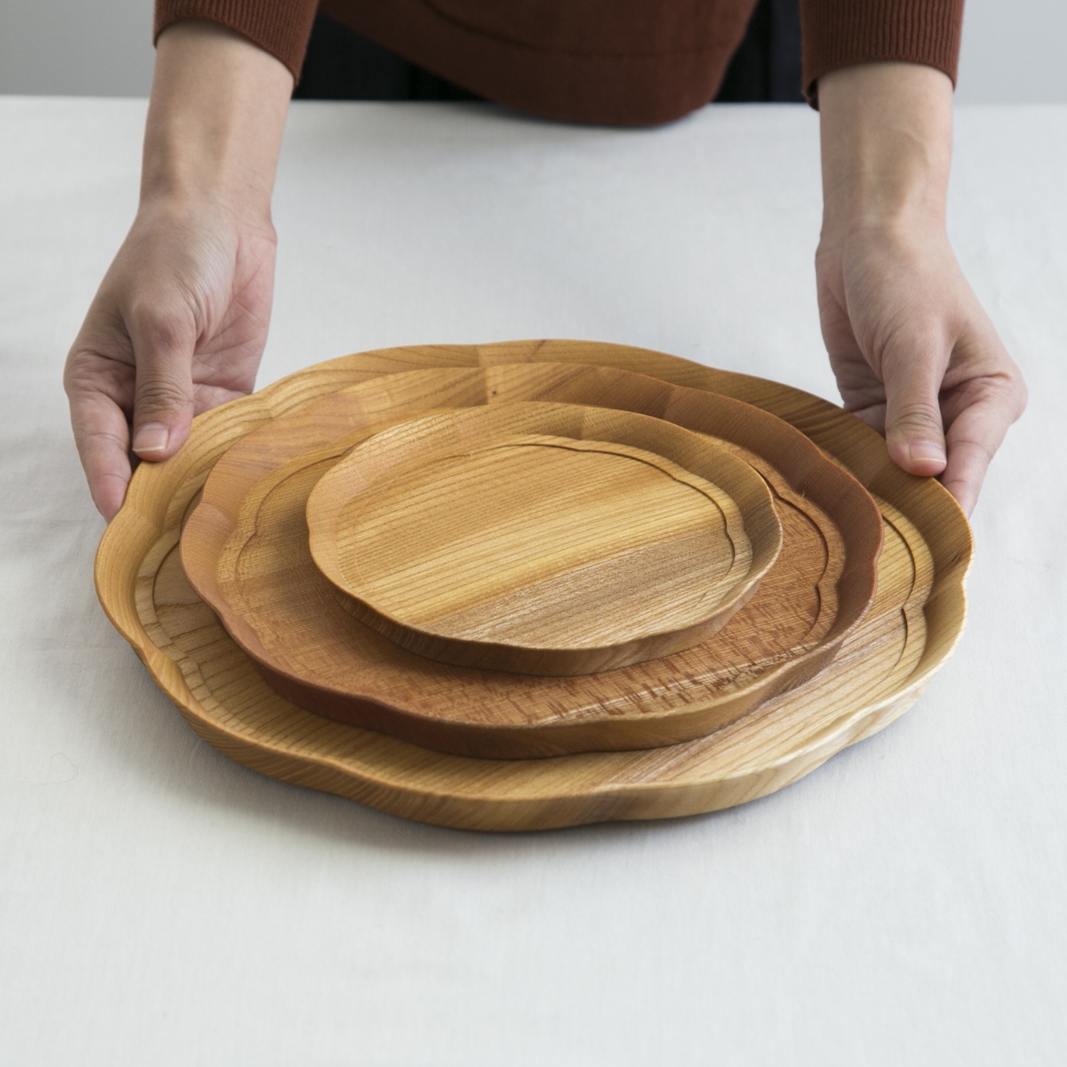 四十沢木材工芸/KITO 輪花盆 小 -お盆、皿、敷物をこれ一枚で