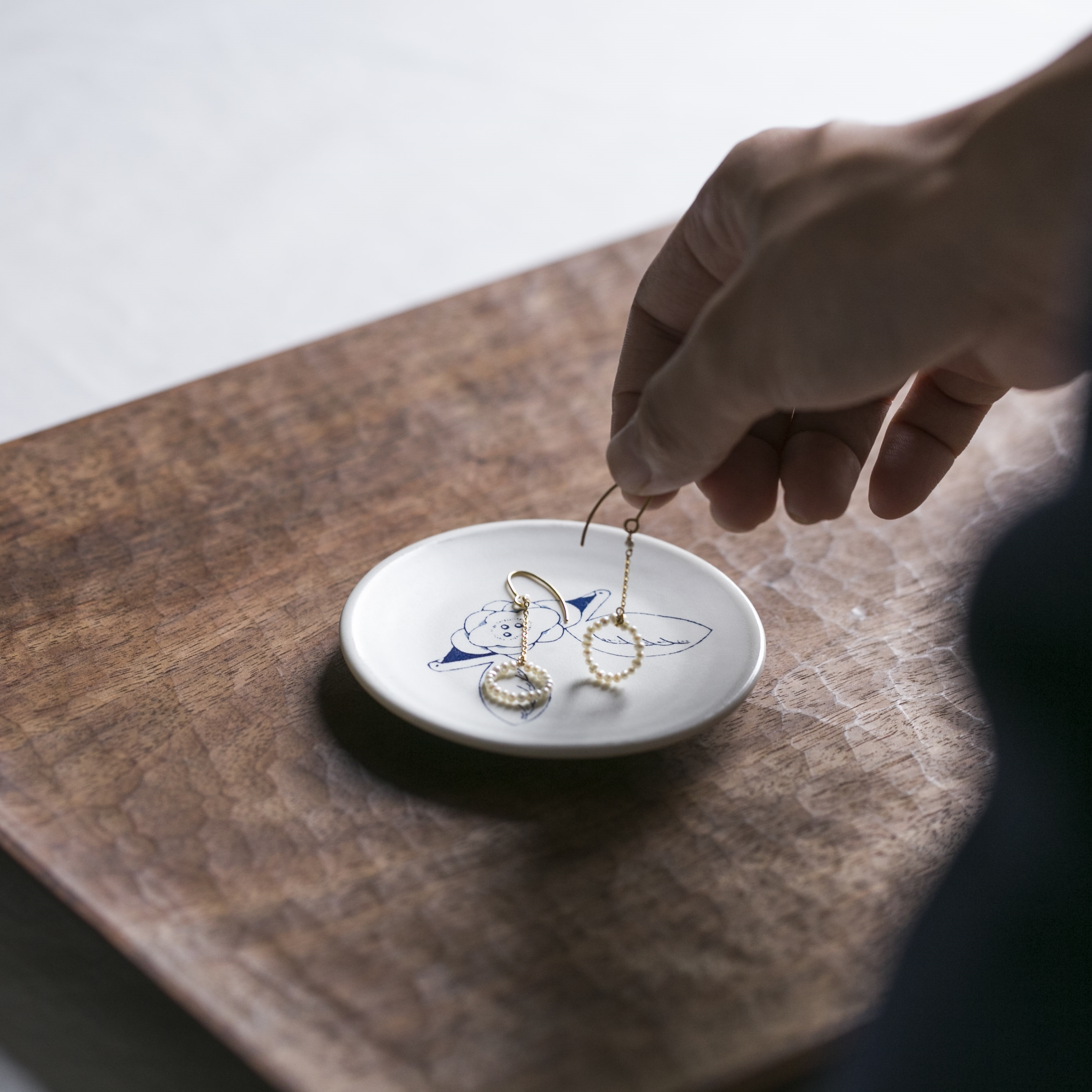 chihiro yasuhara/swan 小皿 -【当店限定】凛々しいスワンのまなざし