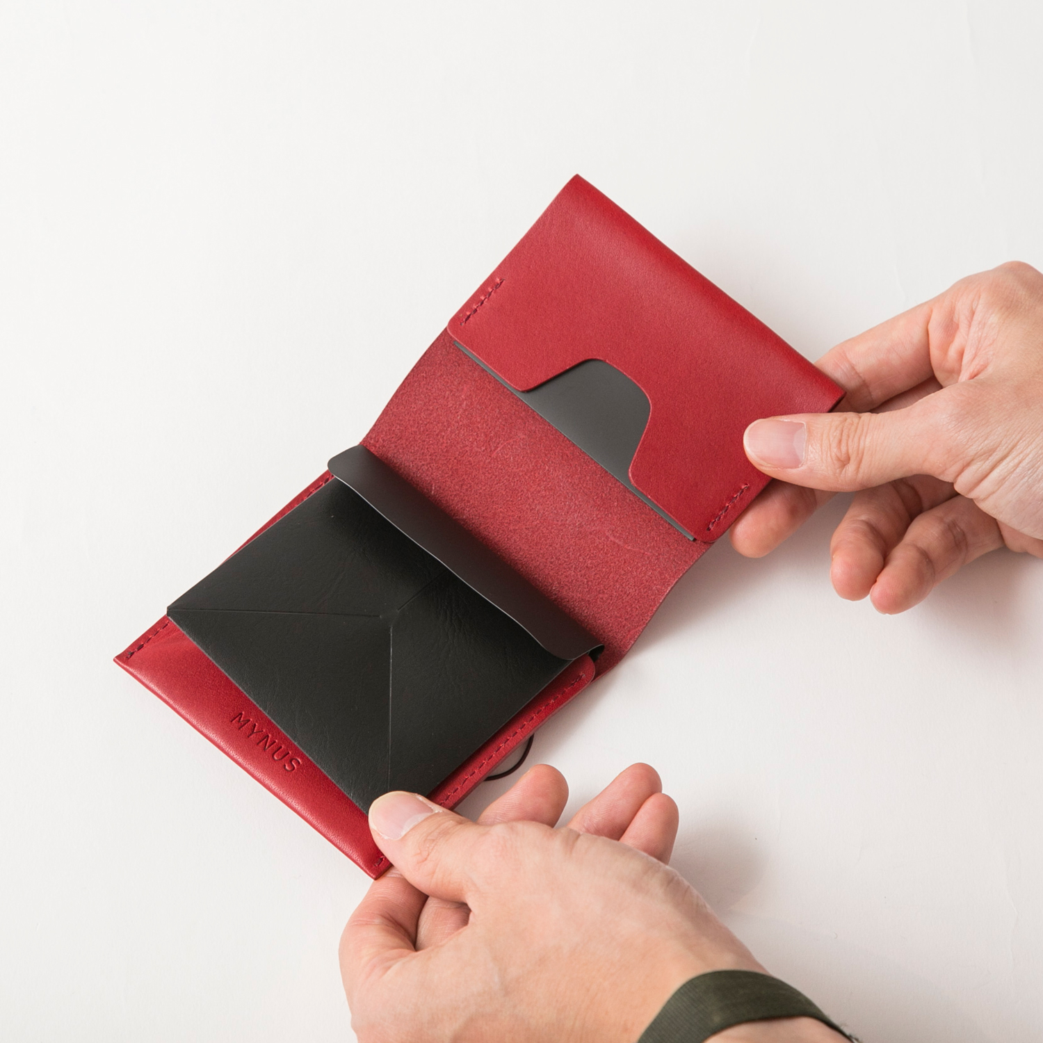 MYNUS/FLIP UP WALLET plus -ワンアクションで開くストレスフリーな