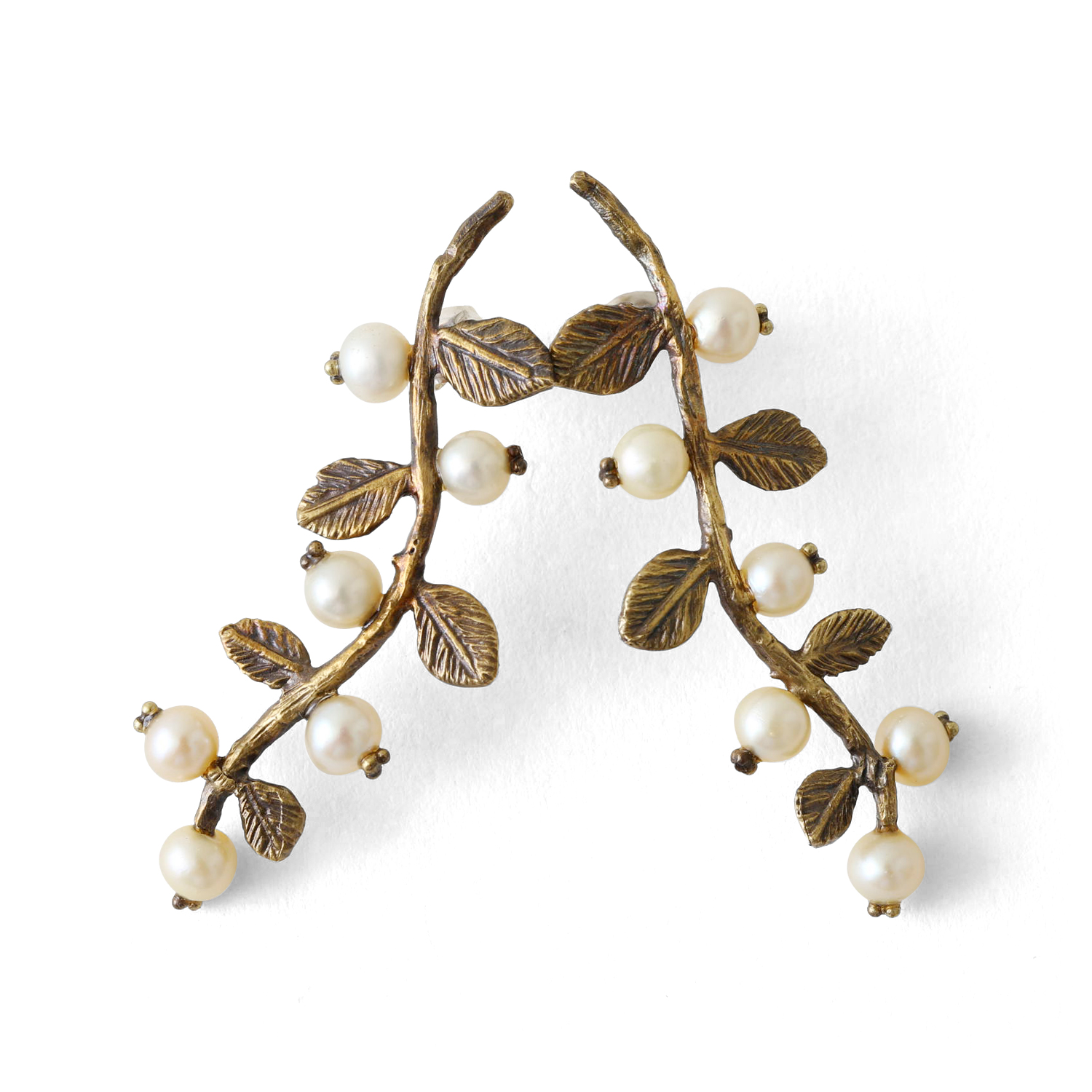 sasakihitomi/木の実のピアス -顔を華やかに見せてくれる木の実の