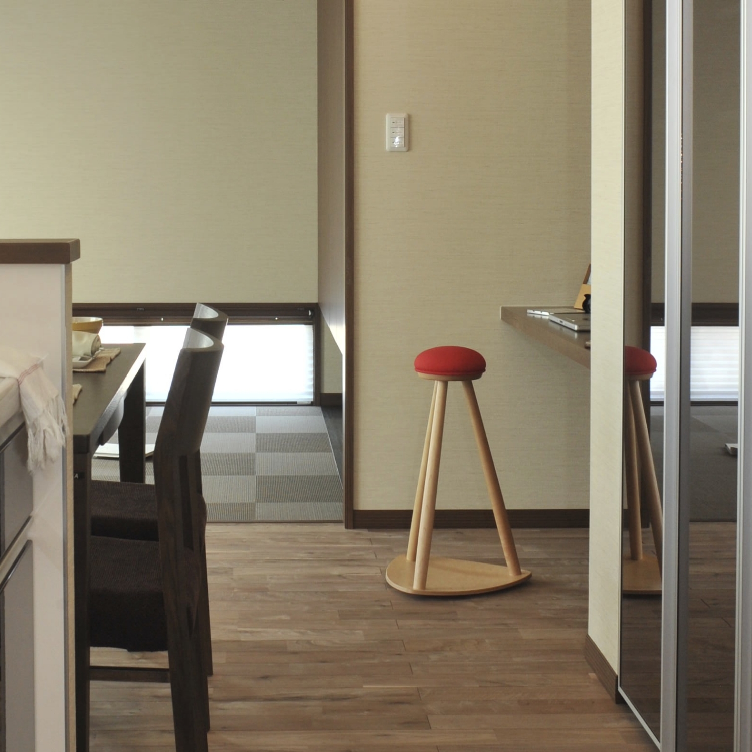 cosine/赤い帽子のキッチンスツール High -好きな場所でチョイと使える