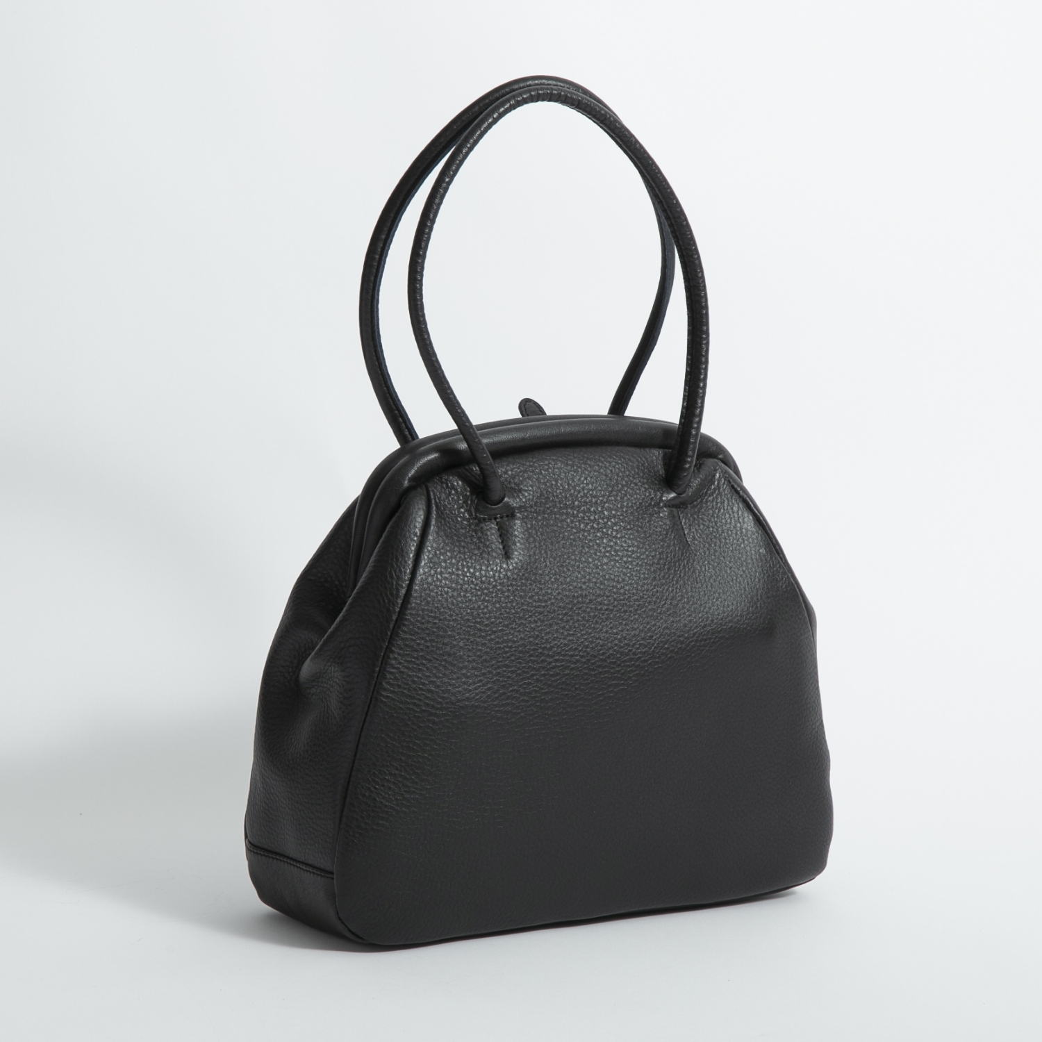 mononogu/リップボストン -口金がクラシックな、肩がけできるレザー