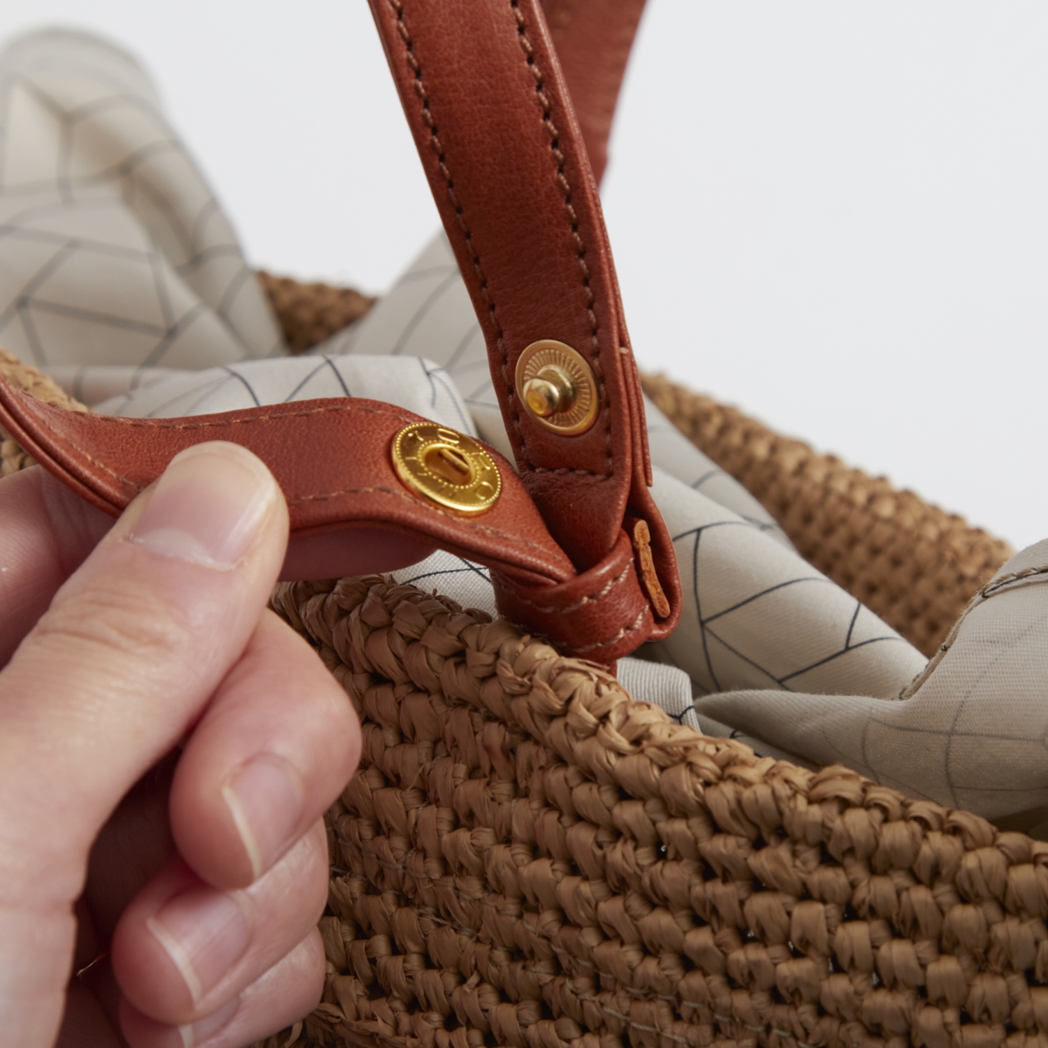 mononogu/ラフィアバケット型トート -持ち手の長さが変えられる、上質